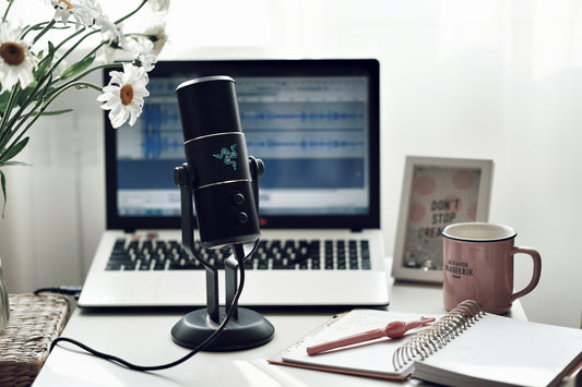 Wie binde ich Interviews, Audiodateien oder Videos korrekt in meine Arbeit ein?